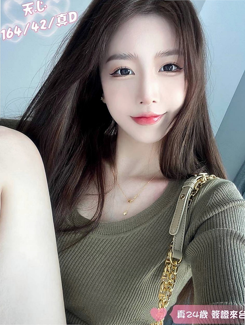 西屯外送茶：芙蓉 |教師|163cm|42kg|E罩杯|23歲|甜美可愛 白膚娃娃臉,大眼睛~粉嫩小嘴巴  特點：外貌 大奶 美腿 膚白 熱情/主動